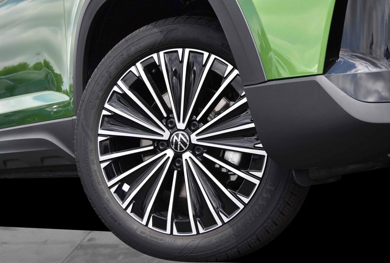 Volkswagen Taos Vehicle Image 03