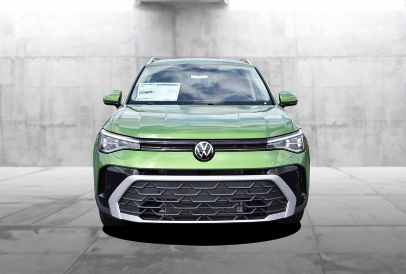 Volkswagen Taos Vehicle Image 04