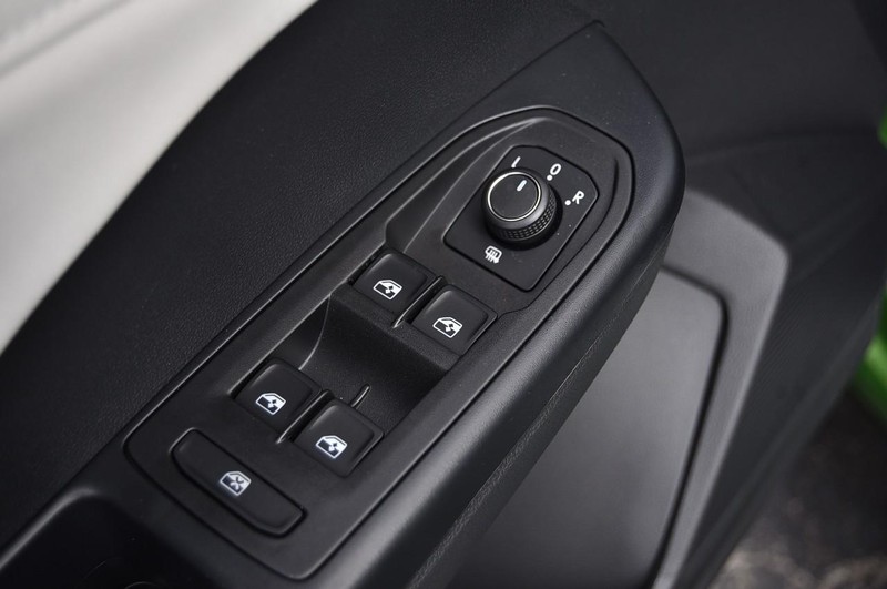 Volkswagen Taos Vehicle Image 08