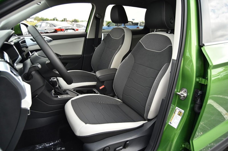 Volkswagen Taos Vehicle Image 18