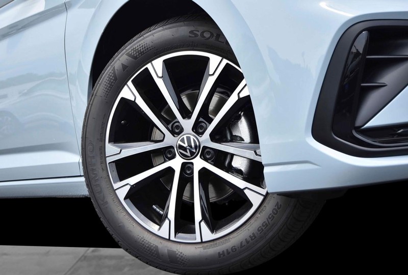 Volkswagen Jetta Vehicle Image 03