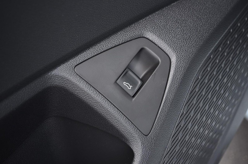 Volkswagen Jetta Vehicle Image 09