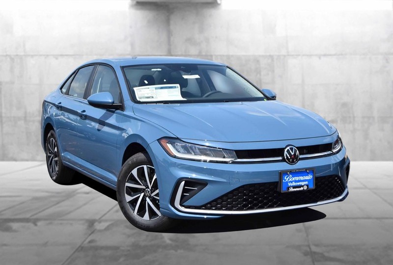 Volkswagen Jetta Vehicle Image 02