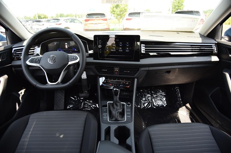 Volkswagen Jetta Vehicle Image 07