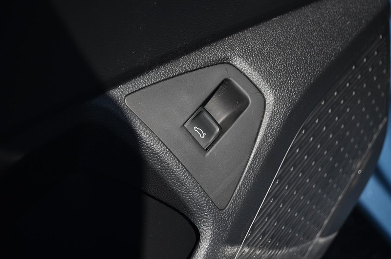 Volkswagen Jetta Vehicle Image 09