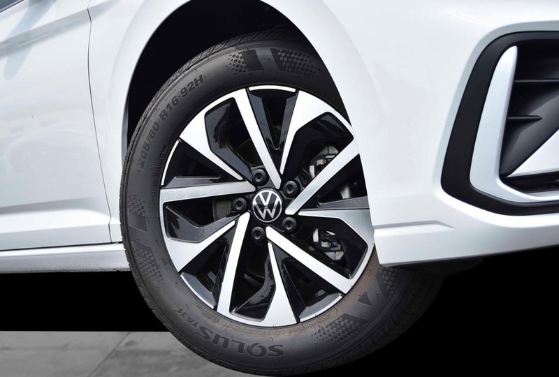 Volkswagen Jetta Vehicle Image 03