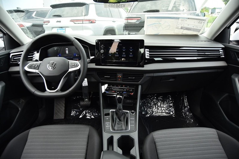 Volkswagen Jetta Vehicle Image 07