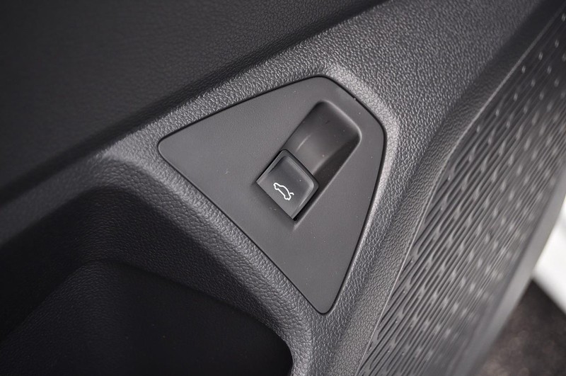 Volkswagen Jetta Vehicle Image 09
