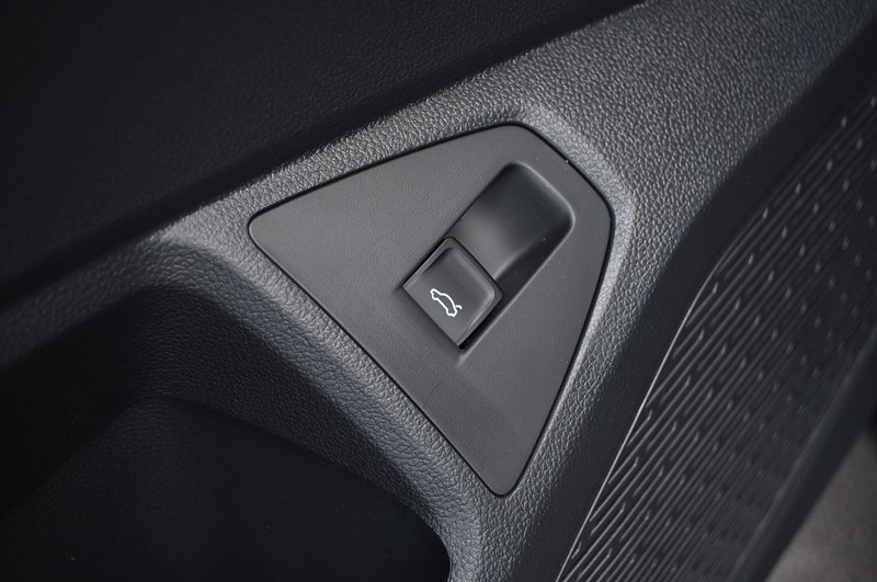 Volkswagen Jetta Vehicle Image 09