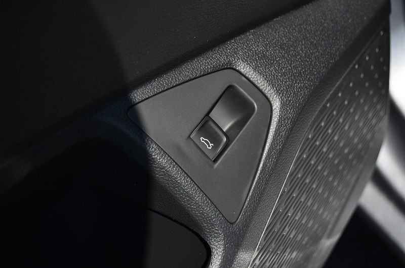 Volkswagen Jetta Vehicle Image 09