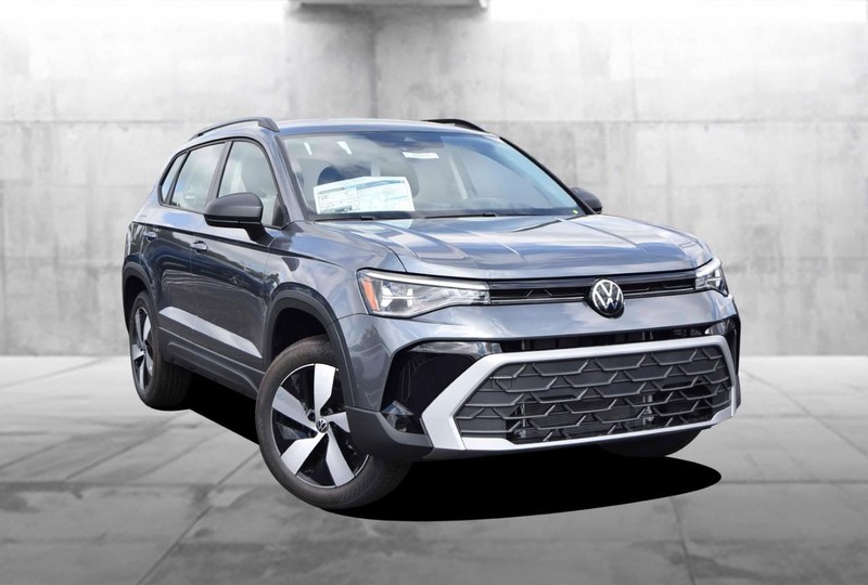 Volkswagen Taos Vehicle Image 02