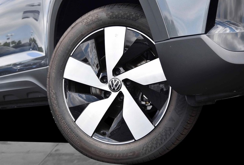 Volkswagen Taos Vehicle Image 03