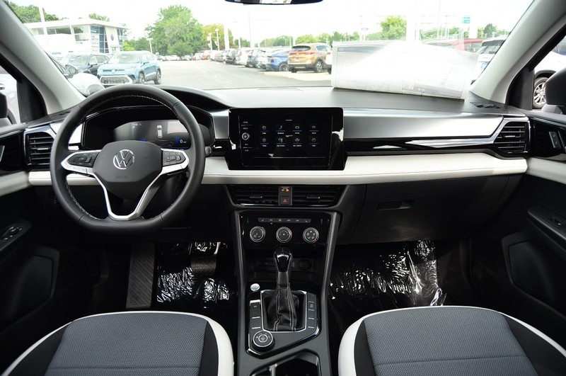 Volkswagen Taos Vehicle Image 07