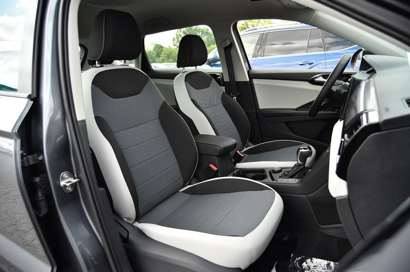 Volkswagen Taos Vehicle Image 20