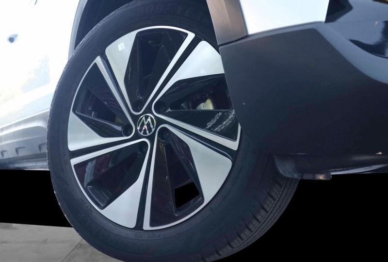Volkswagen Taos Vehicle Image 03