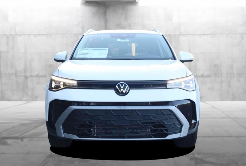 Volkswagen Taos Vehicle Image 04