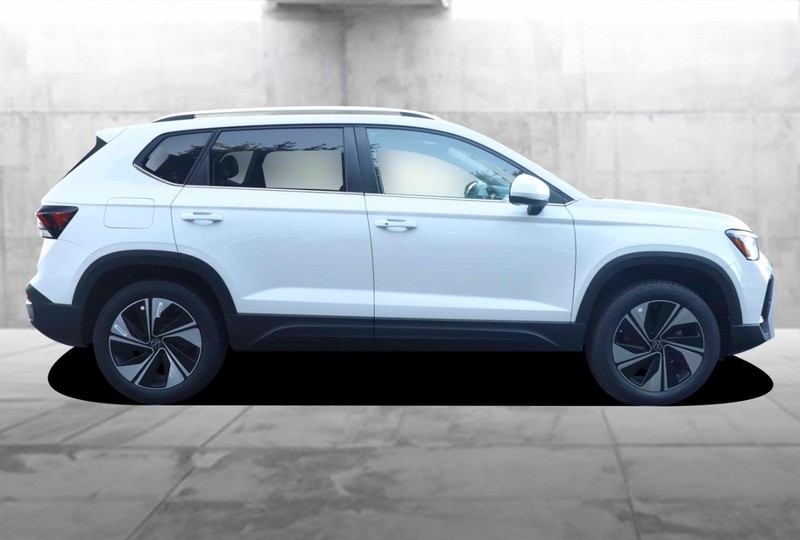 Volkswagen Taos Vehicle Image 05