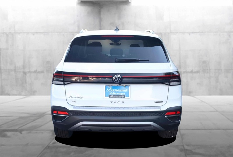 Volkswagen Taos Vehicle Image 06