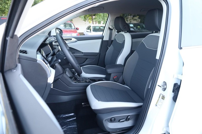 Volkswagen Taos Vehicle Image 08