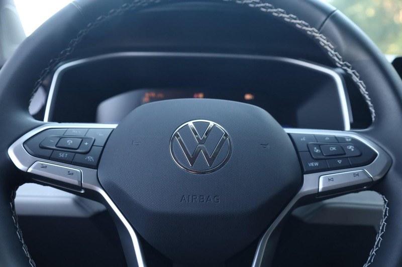 Volkswagen Taos Vehicle Image 09