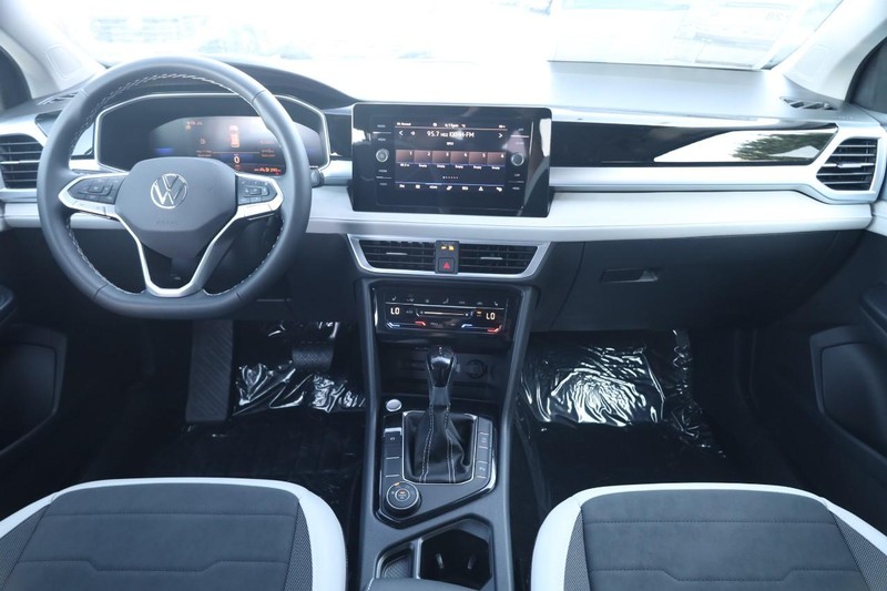 Volkswagen Taos Vehicle Image 22