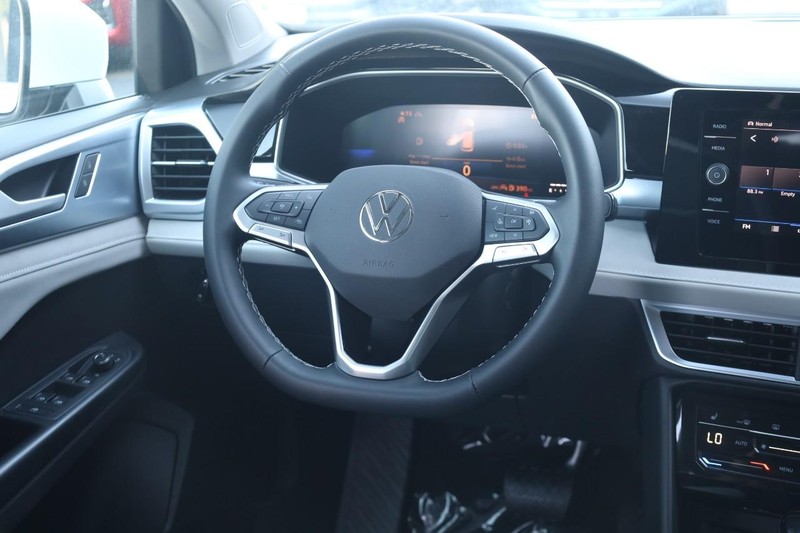 Volkswagen Taos Vehicle Image 23