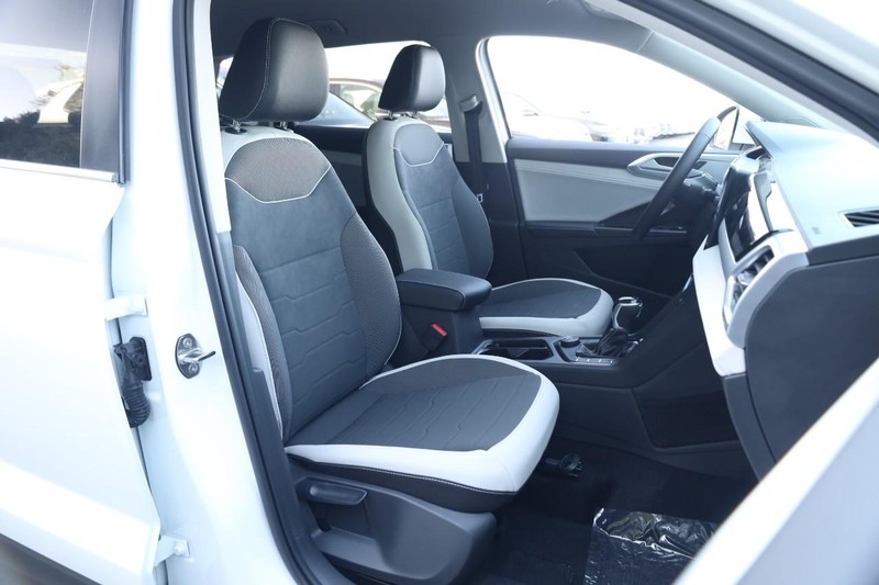 Volkswagen Taos Vehicle Image 24