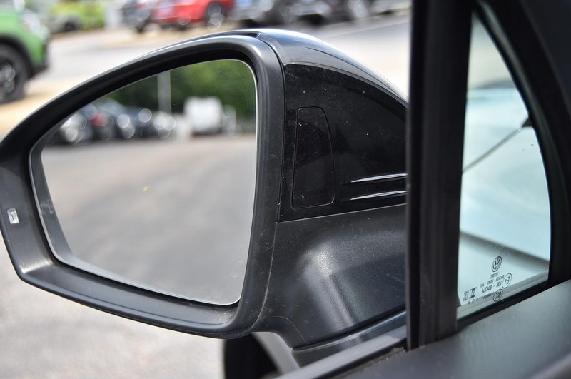 Volkswagen Tiguan Vehicle Image 10