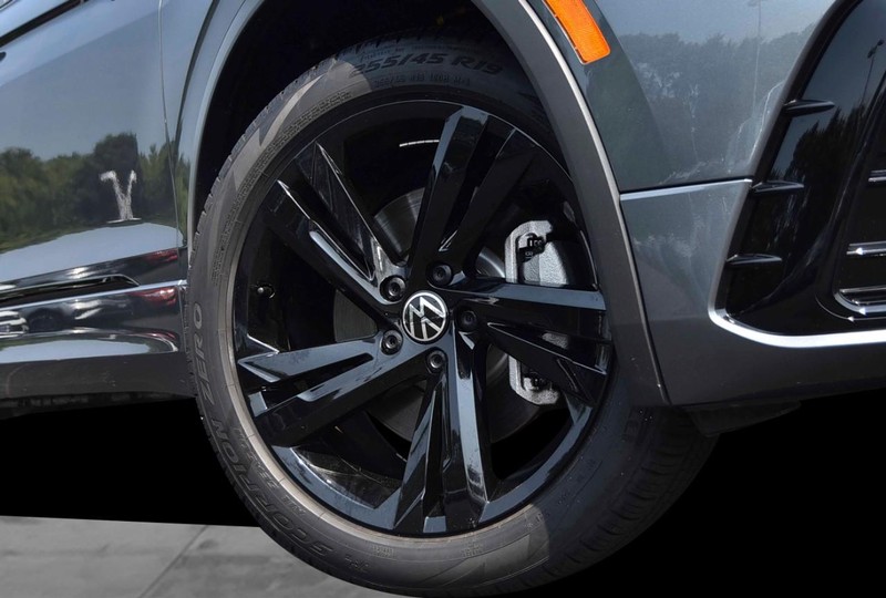 Volkswagen Tiguan Vehicle Image 04