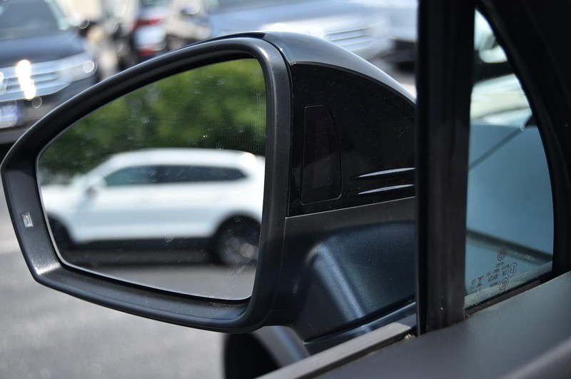 Volkswagen Tiguan Vehicle Image 10