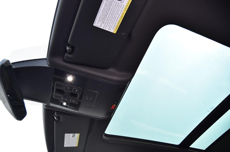 Volkswagen Tiguan Vehicle Image 21