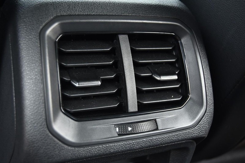 Volkswagen Tiguan Vehicle Image 23