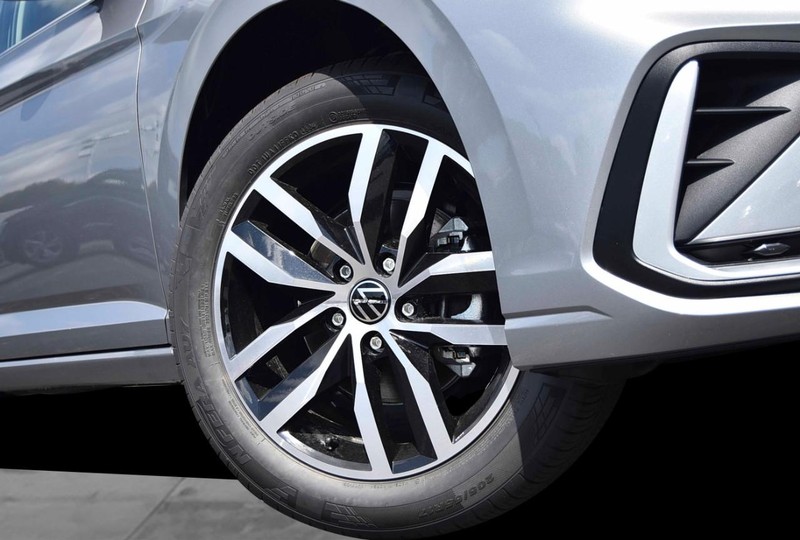Volkswagen Jetta Vehicle Image 03