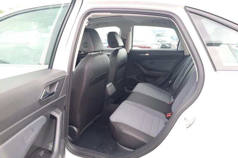 Volkswagen Jetta Vehicle Image 21