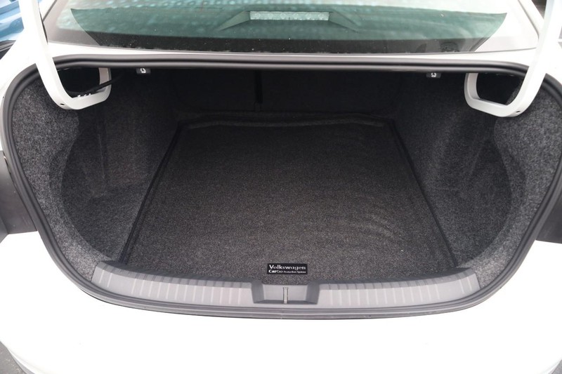 Volkswagen Jetta Vehicle Image 07