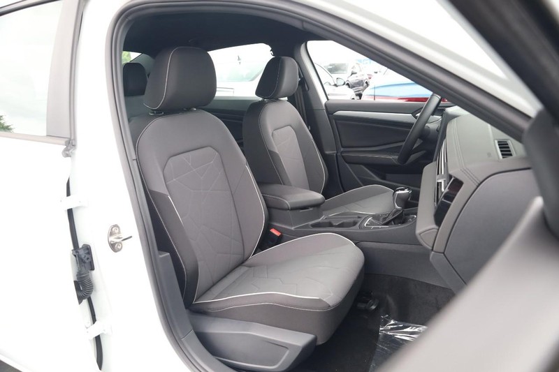 Volkswagen Jetta Vehicle Image 23