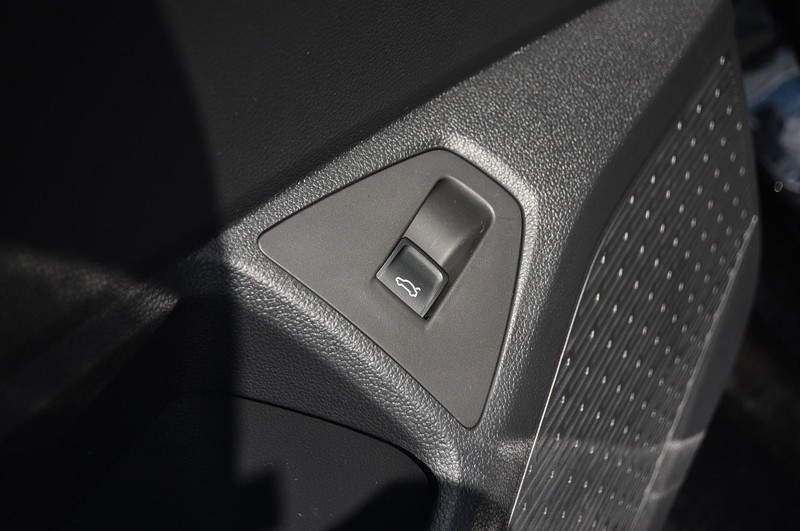 Volkswagen Jetta Vehicle Image 09