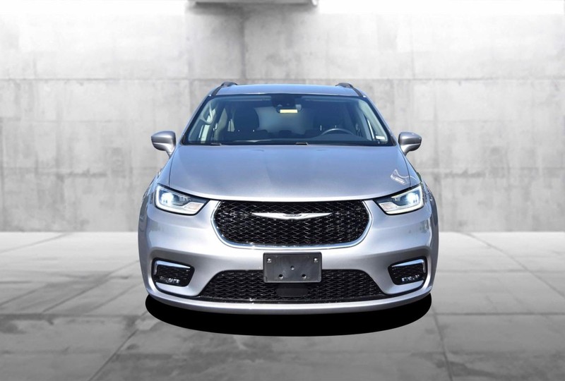 Chrysler Pacifica Vehicle Image 04