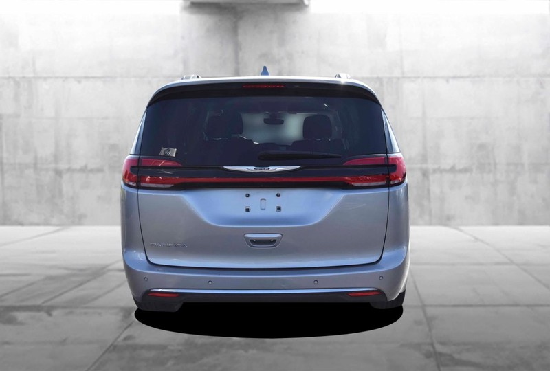 Chrysler Pacifica Vehicle Image 06