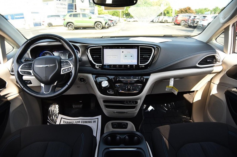 Chrysler Pacifica Vehicle Image 07