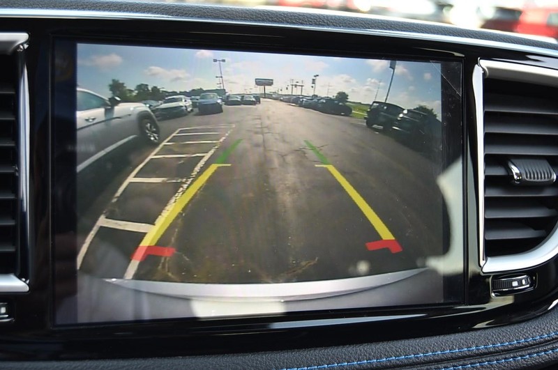 Chrysler Pacifica Vehicle Image 13