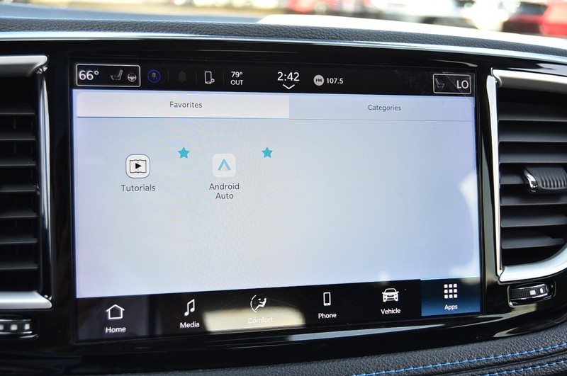 Chrysler Pacifica Vehicle Image 14