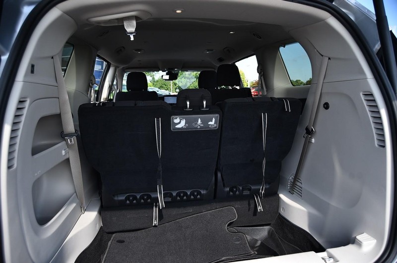 Chrysler Pacifica Vehicle Image 25