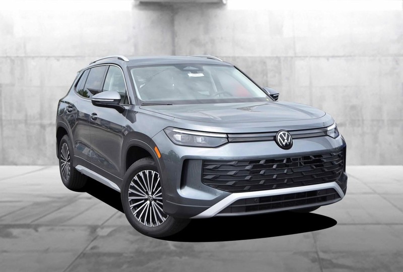 Volkswagen Tiguan Vehicle Image 02