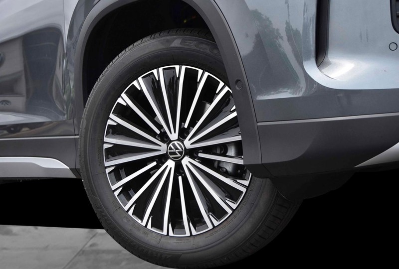 Volkswagen Tiguan Vehicle Image 03