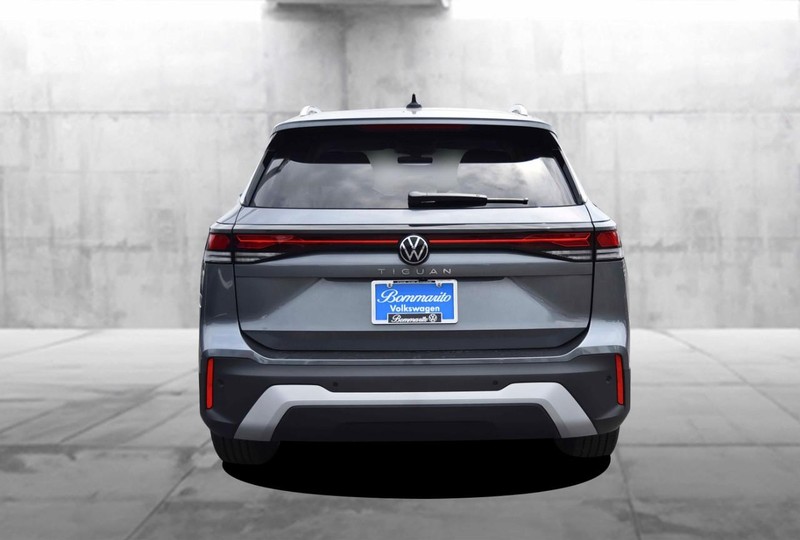 Volkswagen Tiguan Vehicle Image 06