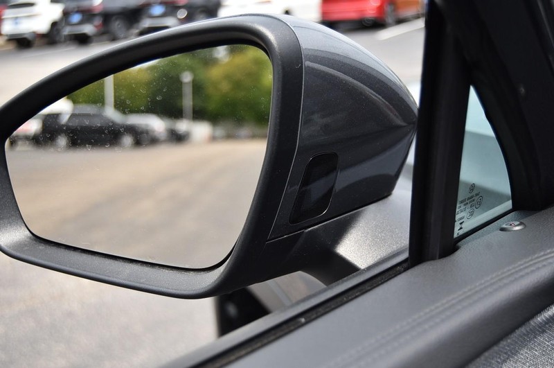 Volkswagen Tiguan Vehicle Image 09