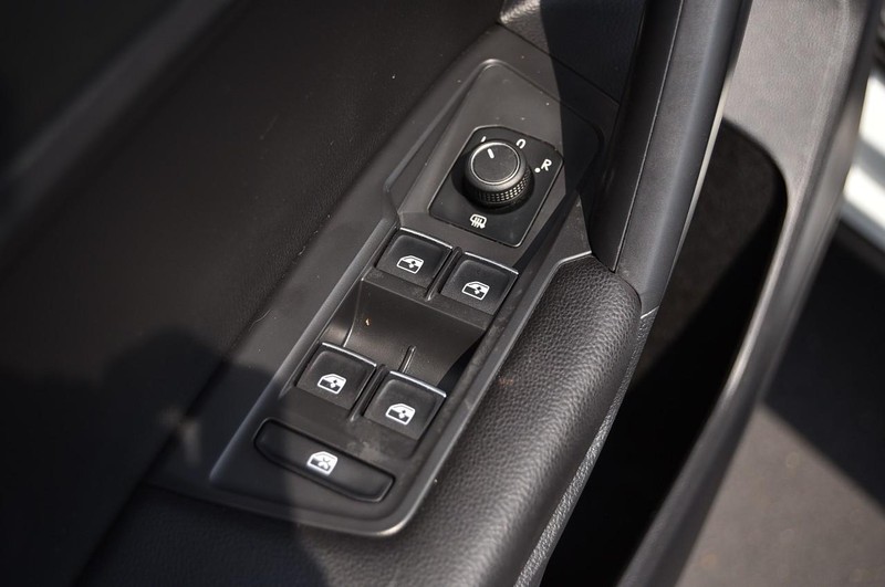 Volkswagen Tiguan Vehicle Image 08