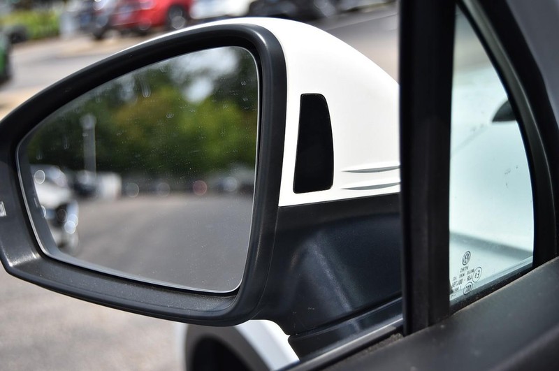 Volkswagen Tiguan Vehicle Image 09