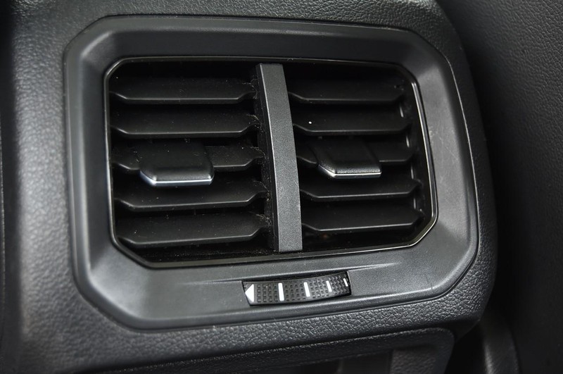 Volkswagen Tiguan Vehicle Image 23